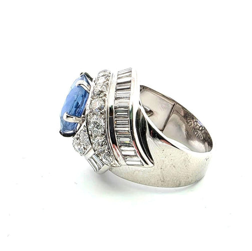 Bague 52 Magnifique bague en or blanc massif 18 carats ornée d'un saphir et de diamants. 58 Facettes