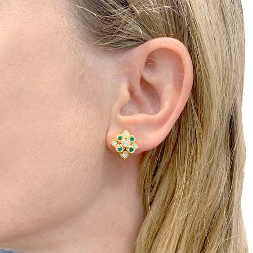Boucles d'oreilles Boucles d'oreilles Chaumet, or jaune, diamants, émeraudes. 58 Facettes 34899