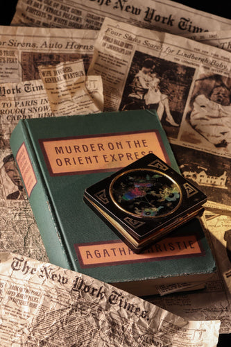 Drame déco : l'étui à cigarettes de 1928 qui murmure les secrets de MacArthur