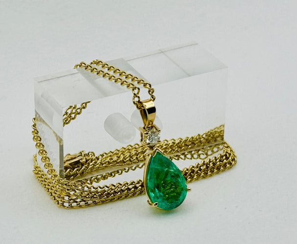 Collier Collier et pendentif en or jaune avec émeraude et diamant 58 Facettes 50311