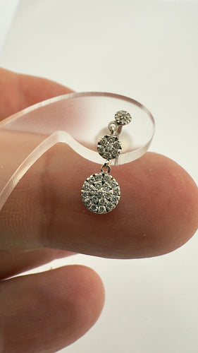 Boucles d'oreilles Boucles d’oreilles pendantes en or blanc et diamants 58 Facettes