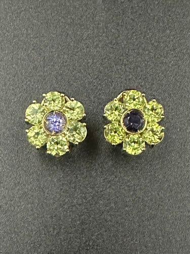 Boucles d'oreilles PASCALE BRUNI. Boucles d’oreilles or, tanzanites et péridots 58 Facettes