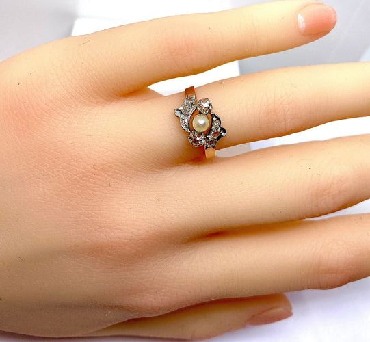 50 Bague en or, diamants et perle 58 Facettes AB568