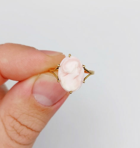 Bague 55 Bague antique or jaune, camée coquille rose à la jeune fille 58 Facettes A05233