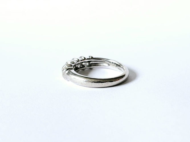 Bague 53 Demi alliance or blanc, diamants baguettes 58 Facettes