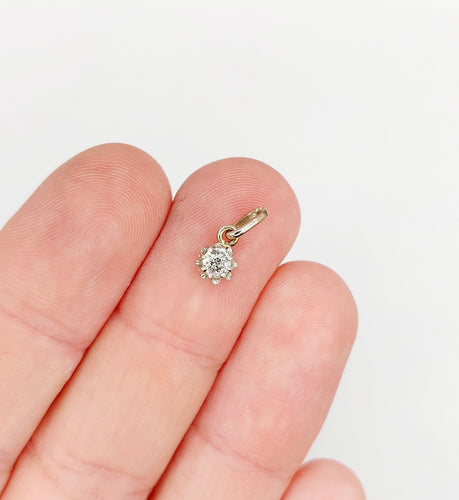 Pendentif Pendentif or blanc diamant taille ancienne serti griffes (circa 1900) 58 Facettes A05492