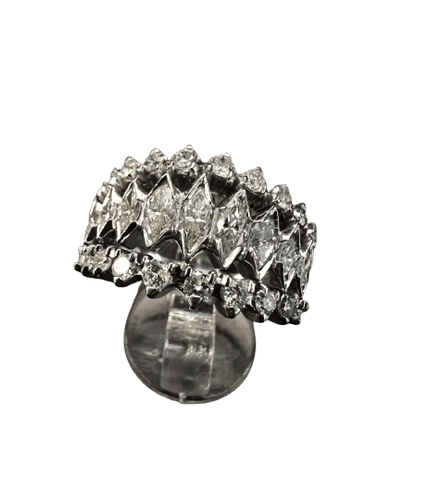 Bague 55 Alliance en or blanc sertie de diamants taille marquise 58 Facettes