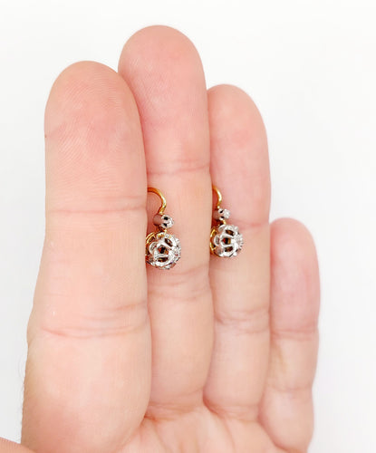 Boucles d'oreilles Dormeuses or jaune, diamants taille ancienne et diamant taille rose (circa 1900) 58 Facettes A05647