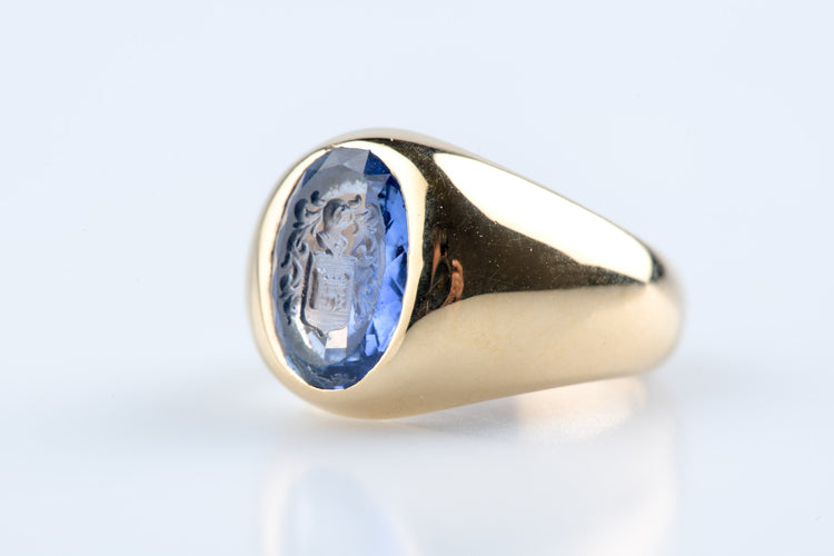 Bague 49.5 Cartier Paris – Chevalière armoriée (commande spéciale) – Or jaune 18 ct (750) – Saphir gravé en intaille – 13,10 g – 58 Facettes BGUCARTCC1428-10