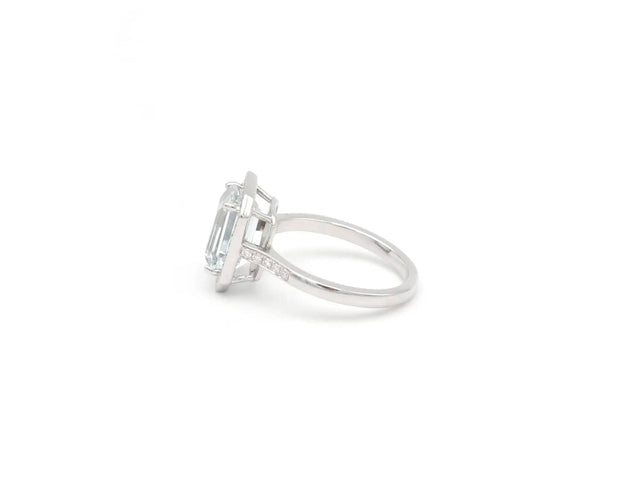 Bague 53 Bague en or blanc avec une aigue-marine de 2,70 ct et des diamants de 0,25 ct 58 Facettes 14311