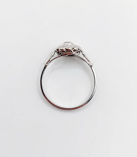 Bague 55.5 Bague marguerite art deco or blanc 18k et platine ornée de 0,54 carats de diamant 58 Facettes A04599