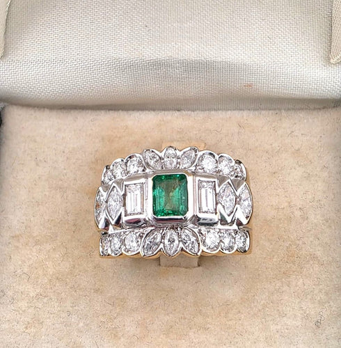 Bague 52 Bague en or jaune et blanc 18 carats avec émeraude et diamants 58 Facettes