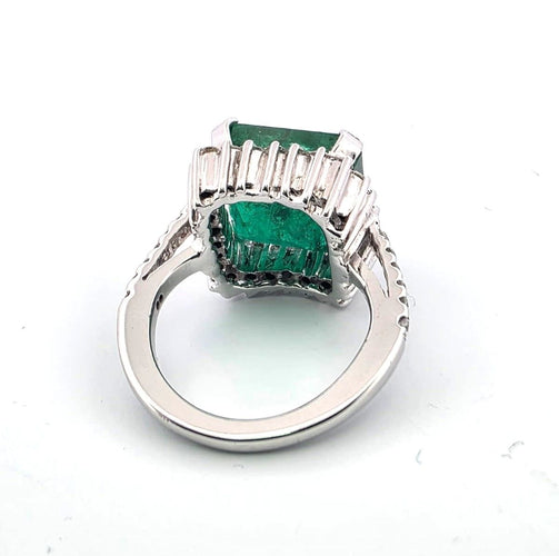 Bague 48 Bague en or blanc avec émeraude et diamants 58 Facettes