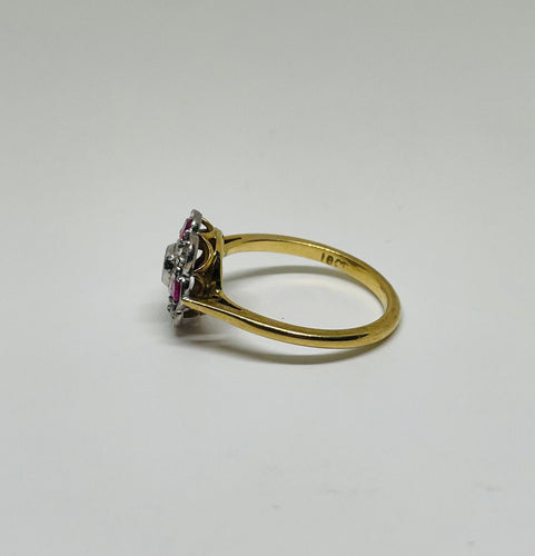 Bague 54.5 Bague marguerite Art Déco or jaune, rubis et diamants 58 Facettes