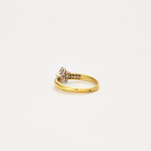 Bague 56 Bague Solitaire or jaune à motif étoile Diamants sertis sur or blanc 58 Facettes 1479