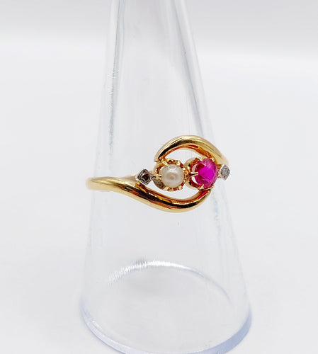 Bague 56.5 Bague toi et moi art nouveau or jaune, rubis synthétique, perle et diamants 58 Facettes A05749