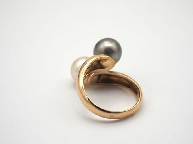 Bague 52 Bague or jaune, perle de Tahiti et perle blanche 58 Facettes