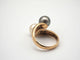 Bague 52 Bague or jaune, perle de Tahiti et perle blanche 58 Facettes