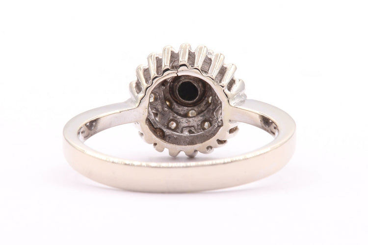 Bague 60 Bague Années 70 en or blanc sertie d'une émeraude et de diamants 58 Facettes B406