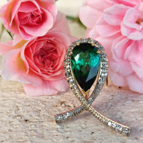 Pendentif Pendentif or jaune, or blanc, tourmaline verte « Attache » Travail moderne 58 Facettes 179