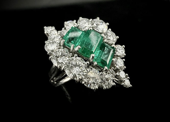 Bague 53 Bague en platine sertie de 2,50 carats d'émeraudes et 3 carats de diamants 58 Facettes