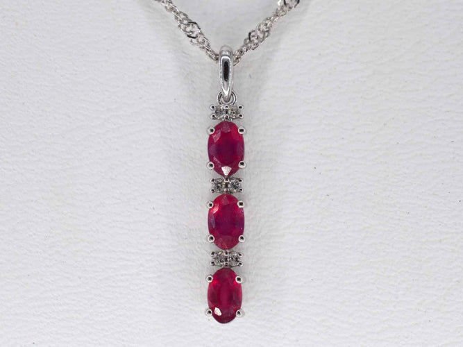 Pendentif Pendentif en or blanc avec diamants et rubis 58 Facettes 2138