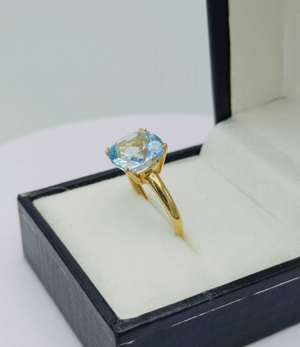 Bague 50 Bague en or avec topaze bleu clair 58 Facettes