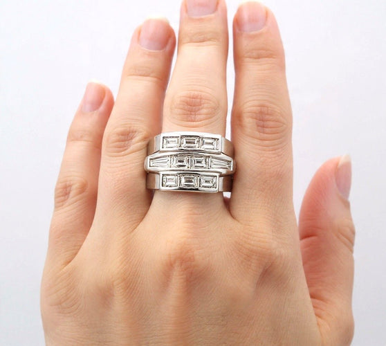 Anello a fascia en or blanc 18kt et diamants baguette