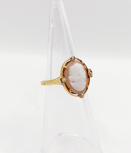 Bague 48 Bague antique or jaune 18k camée sur coquille et de petites perles 58 Facettes A03122