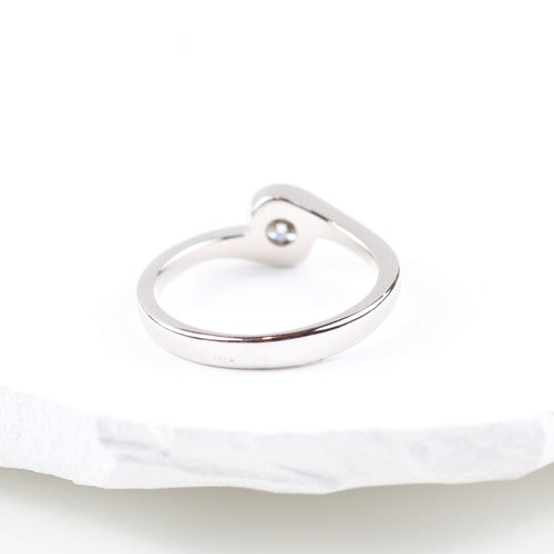 Bague 51 Solitaire en diamant serti sur or blanc 18 carats 58 Facettes 159/24J