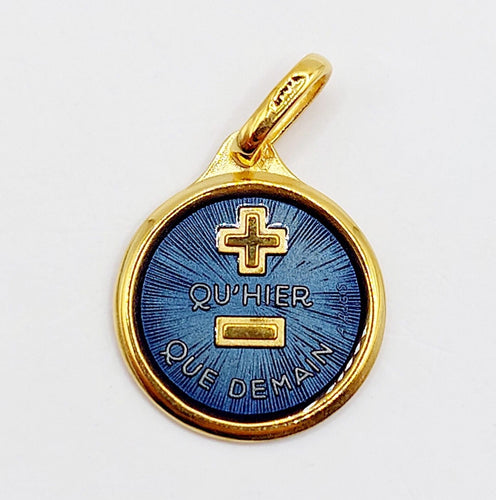 Pendentif Pendentif médaille d'amour or 18k  "+ qu'hier - que demain" maison AUGIS - L'Élégante Bleue Foncée 58 Facettes J10794X000