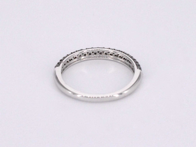 Bague 54 Bague en or blanc avec diamants noirs taille brillant 58 Facettes 2225