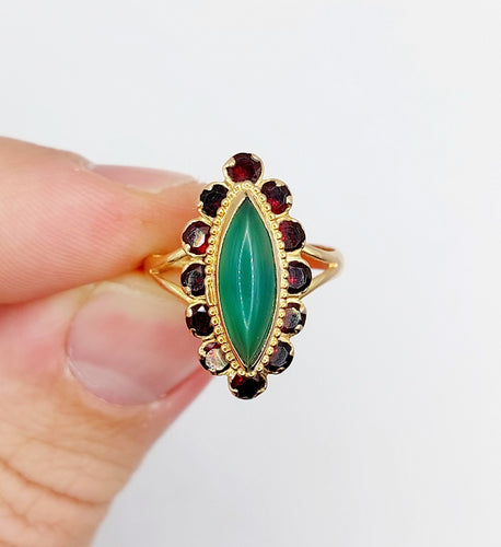 Bague 53 Bague marquise or jaune, chrysoprase et grenats (circa 1890) 58 Facettes A05098