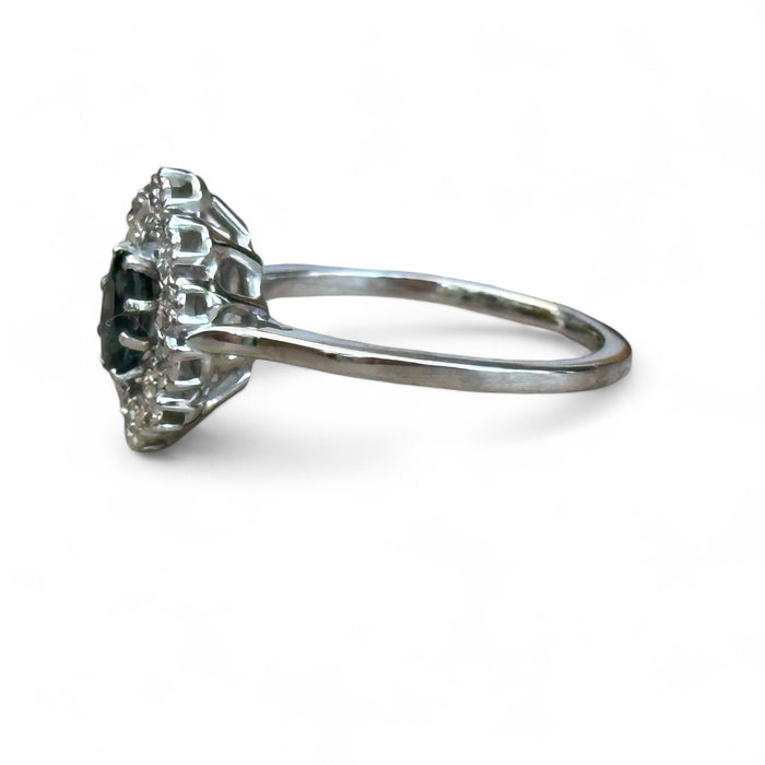 Bague Marguerite or blanc, saphir, diamants