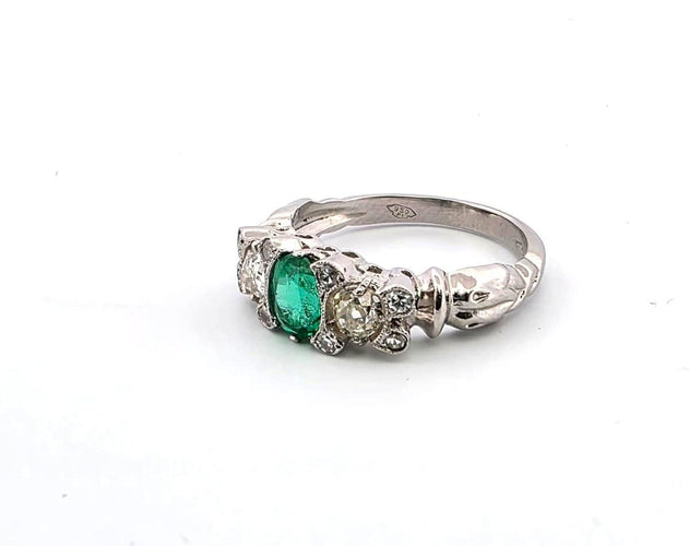 Bague Bague en platine avec émeraude centrale et diamants latéraux 58 Facettes