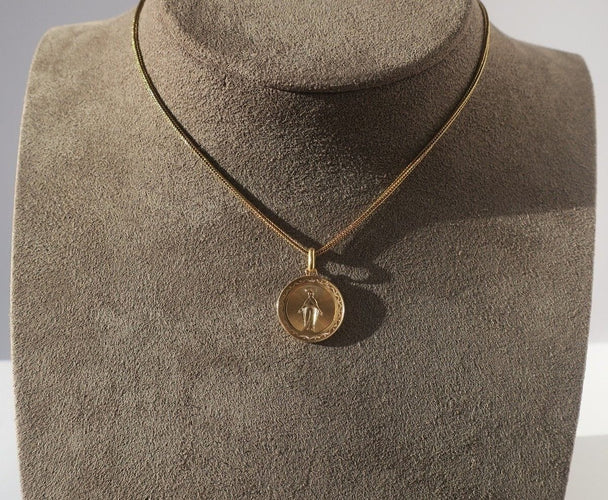 Pendentif Médaille pendentif Vierge Miraculeuse ancienne en or rose 18 carats 58 Facettes