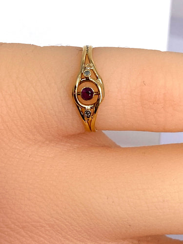 Bague 43 Bague en or jaune en rubis et diamants 58 Facettes AB588