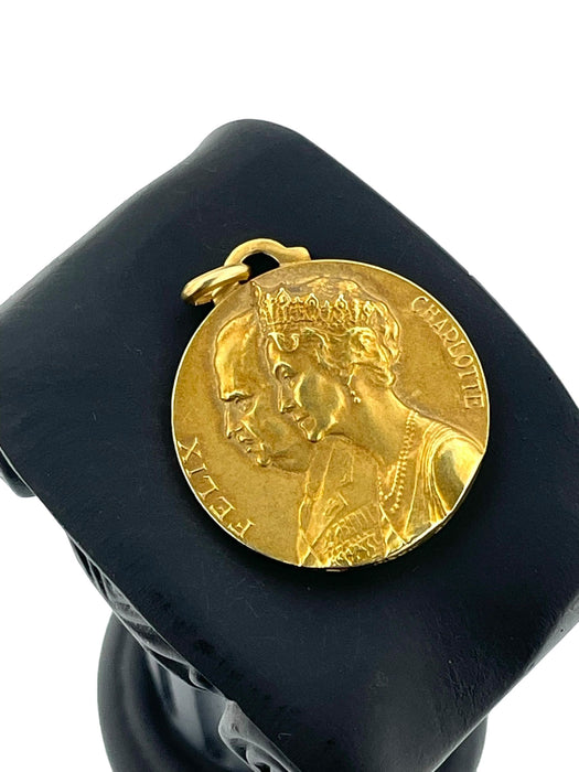 Pendentif Médaille or jaune de René Cliquet Grands-Ducs et Grandes-Duchesses de Luxembourg