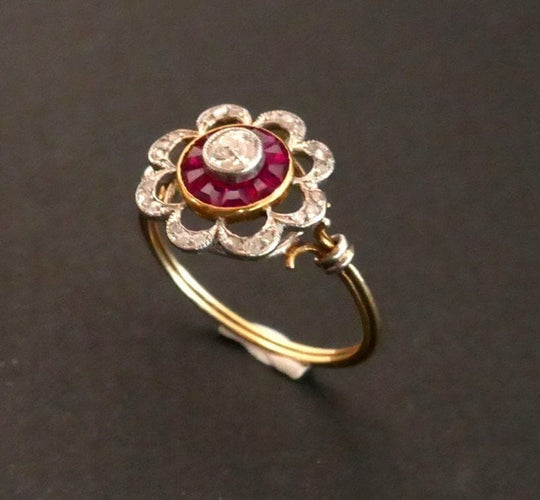 Bague 52.5 Bague Ornée d'un Diamant, entourage de Rubis Calibrés 58 Facettes