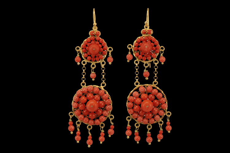 Boucles d'oreilles Boucles d'oreilles antiques en or corail 58 Facettes 7668