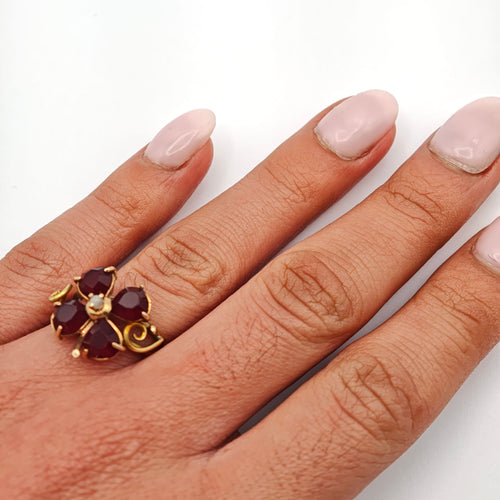 Bague 53 Bague en or jaune ornée d'un trèfle et d'un grenat 58 Facettes 21006982