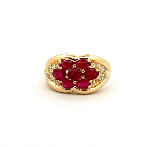 Bague vintage en or jaune , rubis et diamants
