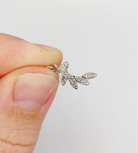 Pendentif Pendentif vintage or blanc branche fleurie et diamants 58 Facettes A06324