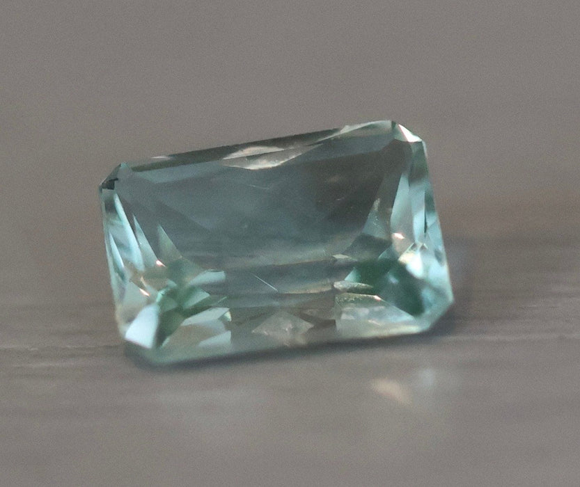 Gemstone Beryl vert 1.31cts certificat ALGT 58 Facettes