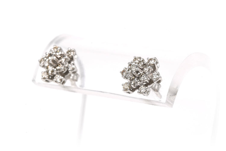 Boucles d'oreilles contemporaines en or blanc 18 carats serties de diamants "taille" brillant (+- 0,52ct)