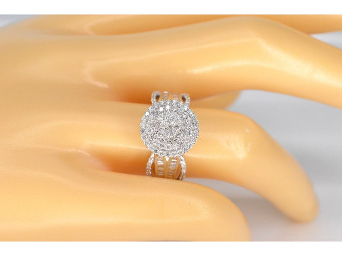 Bague 54 Bague entourage en or blanc avec diamants 58 Facettes 2079