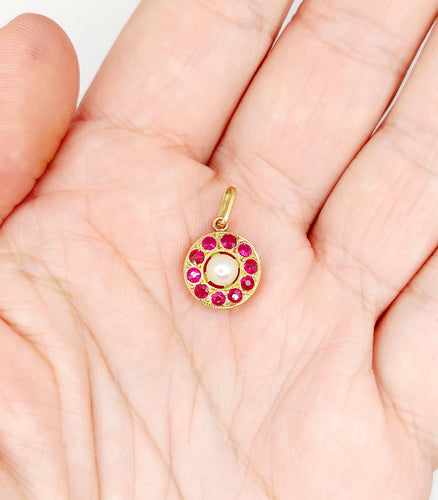 Pendentif Pendentif cible victorien or jaune, perle et rubis (circa 1880) 58 Facettes A06148