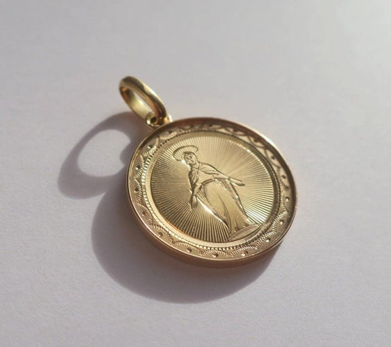 Pendentif Médaille pendentif Vierge Miraculeuse ancienne en or rose 18 carats 58 Facettes