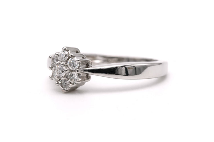 Bague 51 Bague contemporaine sertie de diamants taille brillant en or blanc 18 carats 58 Facettes 23255