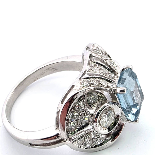 Bague 55 Bague en or blanc 18 carats avec aigue-marine et diamants 58 Facettes